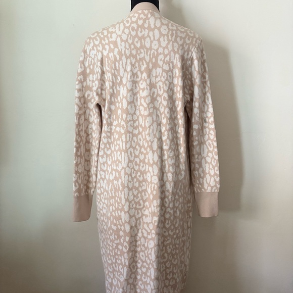 Sophisticated Cream Leopard Print Sweater (New No Tag) - Picture 3 of 4